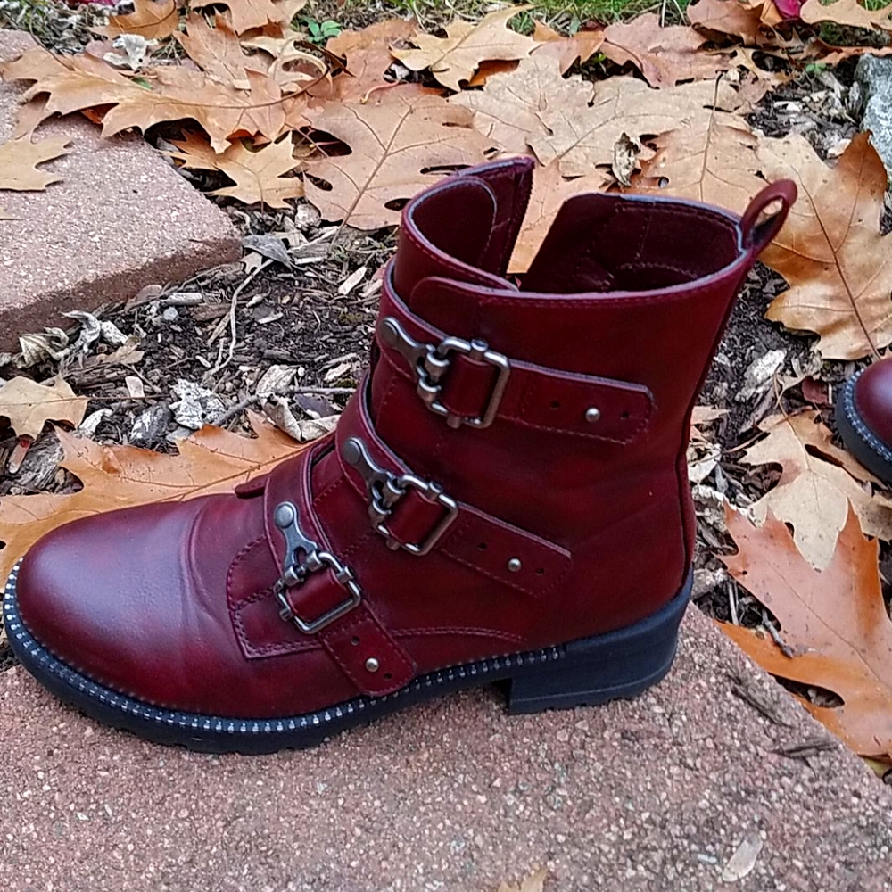 Monique wine boots